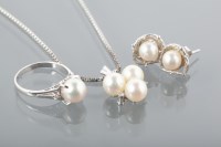 Lot 1689 - FOURTEEN CARAT WHITE GOLD PEARL AND DIAMOND...