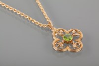 Lot 1722A - PERIDOT PENDANT ON A ROPELINK CHAIN the...