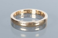 Lot 1733 - EIGHTEEN CARAT GOLD WEDDING BAND size M