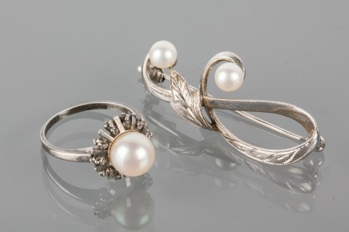 Lot 1767 - MIKIMOTO PEARL RING AND MIKIMOTO PEARL BROOCH...