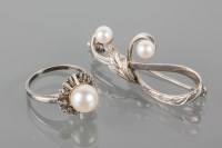 Lot 1767A - MIKIMOTO PEARL RING AND MIKIMOTO PEARL BROOCH...