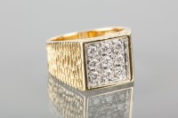 Lot 1799 - GENTLEMAN'S EIGHTEEN CARAT GOLD DIAMOND SET...