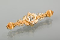 Lot 1811A - FINE VICTORIAN DIAMOND BAR BROOCH with a...