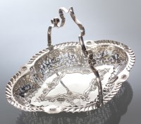 Lot 269 - EDWARDIAN SILVER BASKET maker James Deakin &...