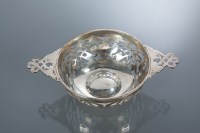 Lot 286 - SILVER QUAICH maker George Edward & Sons,...