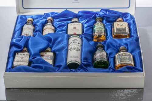 Lot 1313 - ALLIED DISTILLERS MINIATURES BOX Gift box...
