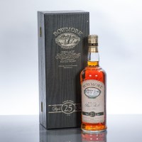 Lot 1049 - BOWMORE 25 YEAR OLD Single Islay Malt Whisky....