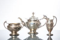 Lot 270 - ATTRACTIVE EDWARDIAN ART NOUVEAU SILVER THREE...