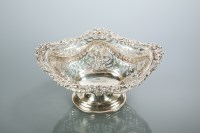 Lot 351 - EDWARDIAN PIERCED SILVER BASKET maker George...