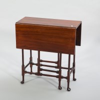 Lot 1142 - EDWARDIAN MAHOGANY DROP LEAF TEA TABLE OF...