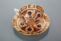 Lot 468 - SET OF FIVE ROYAL CROWN DERBY TEA CUPS AND...