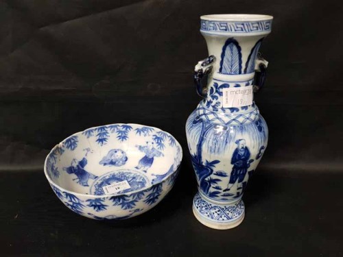 Lot 18 - 20TH CENTURY CHINESE BLUE AND WHITE VASE and a...