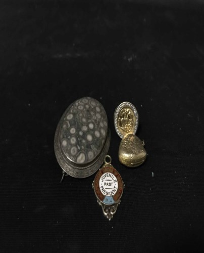 Lot 48 - GROUP OF VARIOUS VICTORIAN AND LATER JWELLERY...