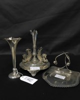 Lot 300 - LOT OF SILVER PLATED ITEMS ALONG WITH A SILVER...