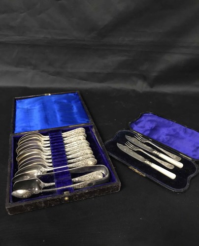 Lot 330 - LOT OF PLATED CUTLERY IN CASES AND A PICQUOT...
