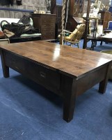 Lot 406 - REPRODUCTION MAHOGANY COFFEE TABLE