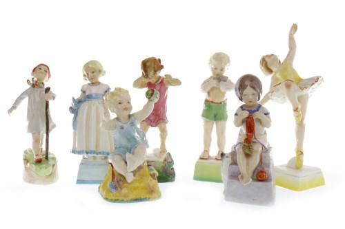 Lot 1205 - SET OF SEVEN ROYAL WORCESTER 'DAYS OF THE WEEK'...