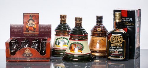 Lot 1023 - BELL'S CHRISTMAS 1990 Blended Scotch Whisky in...