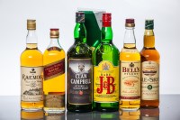 Lot 1159 - JOHNNIE WALKER RED LABEL Blended Scotch Whisky....