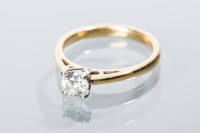 Lot 1632 - DIAMOND SOLITAIRE RING the brilliant cut...