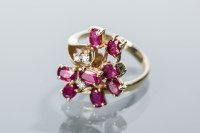 Lot 1636 - UNUSUAL RUBY AND DIAMOND CLUSTER RING set with...