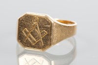 Lot 1739 - GENTLEMAN'S EIGHTEEN CARAT GOLD MASONIC SIGNET...