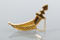 Lot 1763 - UNUSUAL DAGGER BROOCH in the form of a dagger...