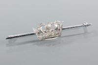 Lot 1790 - DIAMOND SET CROWN BAR BROOCH the crown set...