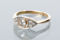 Lot 1835 - EARLY TWENTIETH CENTURY DIAMOND CLUSTER RING...