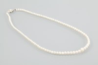 Lot 1889 - GRADUATED PEARL NECKLACE the largest pearl...