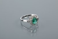 Lot 2015 - EMERALD AND DIAMOND CLUSTER RING the oval...