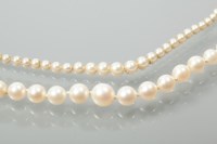 Lot 2046 - GRADUATED PEARL NECKLACE the largest pearl...