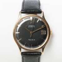 Lot 716 - GENTLEMAN'S 1960s BLACK DIAL NINE CARAT GOLD...