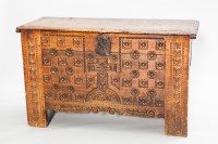 Lot 917 - LARGE 17TH CENTURY BLANKET CHEST the front...