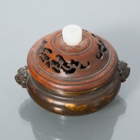 Lot 370 - EARLY 20TH CENTURY SMALL CHINESE BRONZE CENSER...