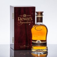 Lot 1110 - DEWAR'S SIGNATURE Blended Scotch Whisky. 75 cl,...