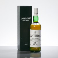 Lot 1360 - LAPHROAIG 10 YEAR OLD ''ROYAL WARRANT'' Single...