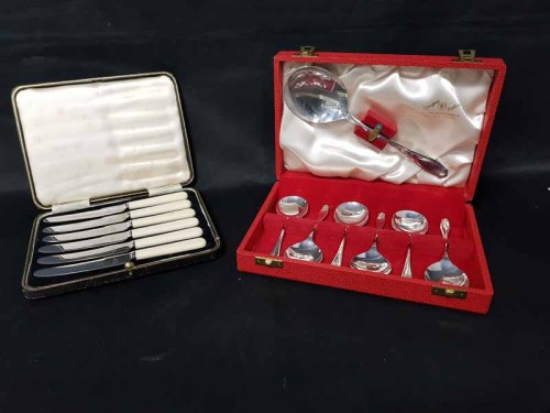 Lot 18 - LOT OF CASED AND LOOSE SILVER PLATED CUTLERY