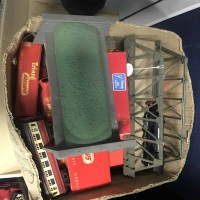Lot 39 - COLLECTION OF HORNBY DUBLO MODEL TRAIN...