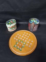 Lot 149 - LOT OF MARBLES and Chinese checkers board