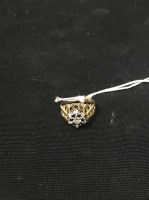 Lot 292 - 18 CARAT GOLD DIAMOND AND SAPPHIRE RING