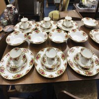 Lot 329 - ROYAL ALBERT OLD COUNTRY ROSES TEA AND DINNER...
