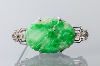 Lot 1771 - ART DECO JADE AND DIAMOND BROOCH set with a...