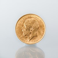 Lot 1504 - GOLD GEORGE V HALF SOVEREIGN DATED 1914