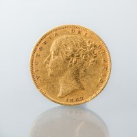 Lot 1523 - GOLD YOUNG HEAD VICTORIA SHIELD BACK FULL...