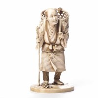 Lot 328 - JAPANESE CARVED IVORY FIGURE OF A MAN with a...