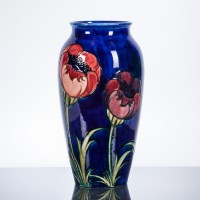 Lot 456 - WILLIAM MOORCROFT 'LARGE POPPY' PATTERN VASE...