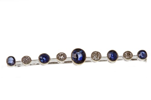 Lot 17 - EDWARDIAN DIAMOND AND SAPPHIRE BAR BROOCH with...