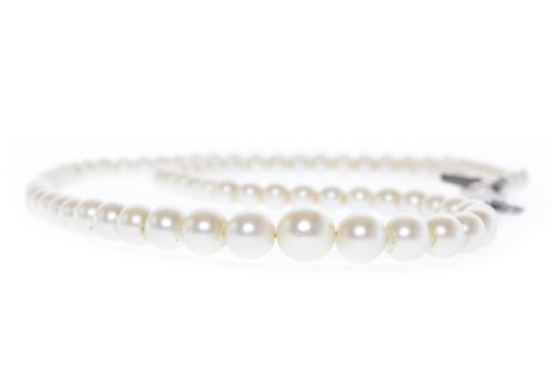 Lot 30 - EDWARDIAN PEARL NECKLACE formed by graduated...