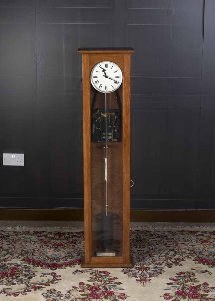 Lot 522 SYNCHRONOME ELECTRIC MASTER CLOCK circa